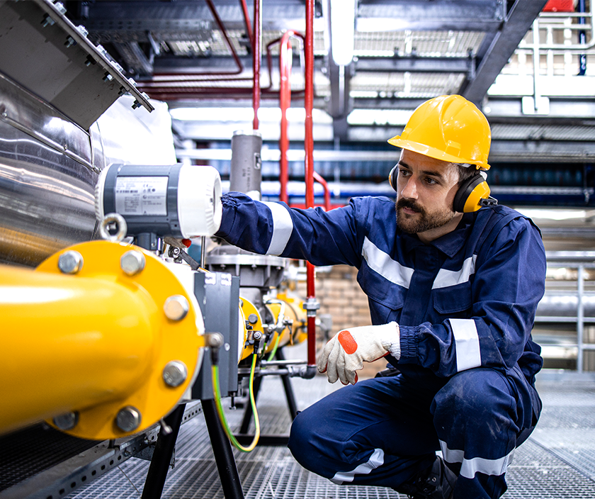 Fuel Refinery Worker Image Text Grid GettyImages-1412547603(1)